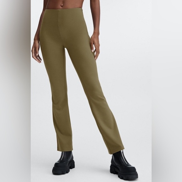 Fabletics olive green 2 piece matching set - Picture 3 of 5